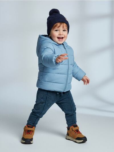 Prošivena jakna s kapuljačom