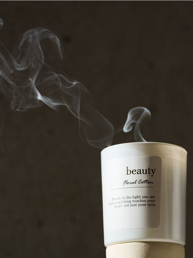 Sinsay - Vonná sviečka Floral Cotton - biela