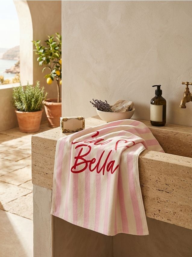 Asciugamano a righe con scritta „Ciao Bella“ - rosa