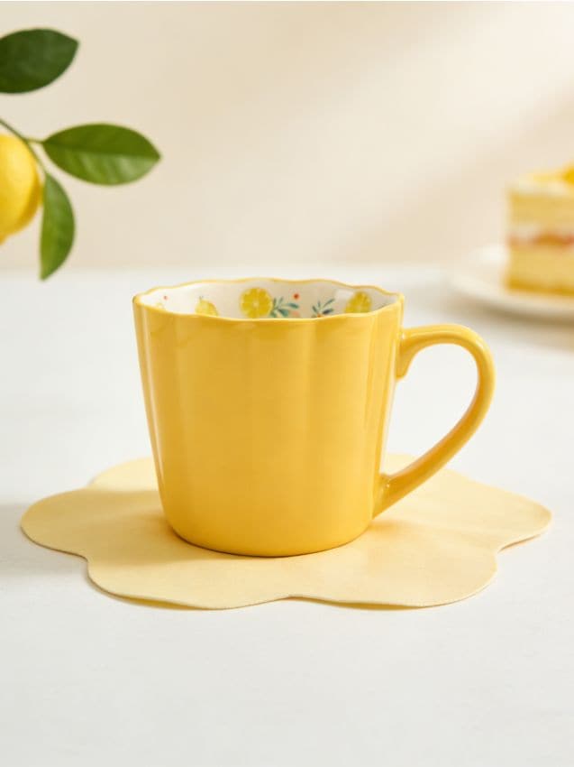 Sinsay - Cană ceramică cu motiv de lămâi - galben