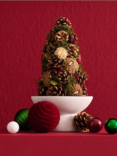 Vánoční dekorace ve tvaru stromečku