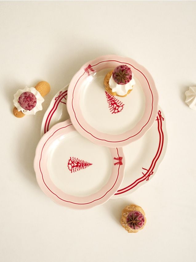 Sinsay - Vianočné keramické taniere v tvare vianočného stromčeka 2 ks - červená