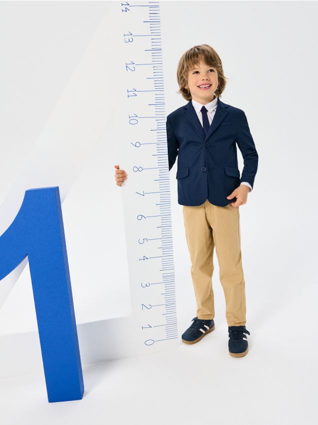 Sinsay - Jeansy o dopasowanym kroju - beżowy