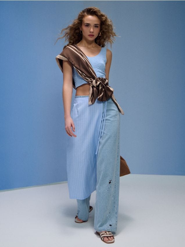 Sinsay - Blugi baggy cu talie medie și detaliu ajurat brodat - albastru