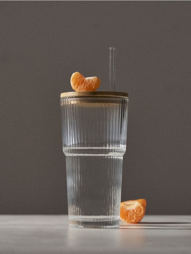 Sinsay - Cană din sticlă striată cu capac din bambus și pai - clear