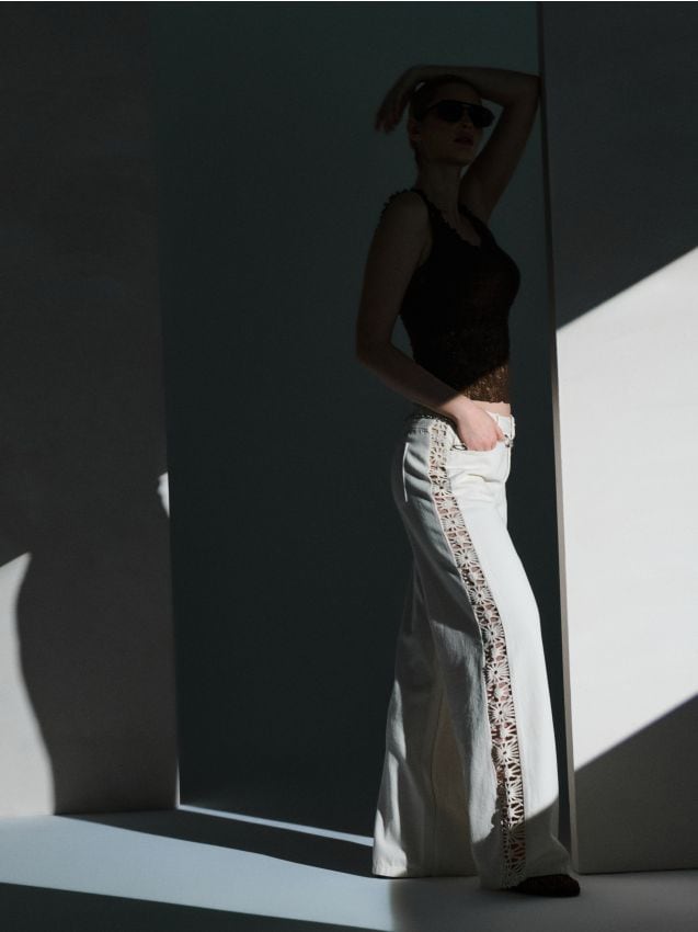 Sinsay - Blugi wide leg cu talie medie și finisaj ajurat la tiv - nude