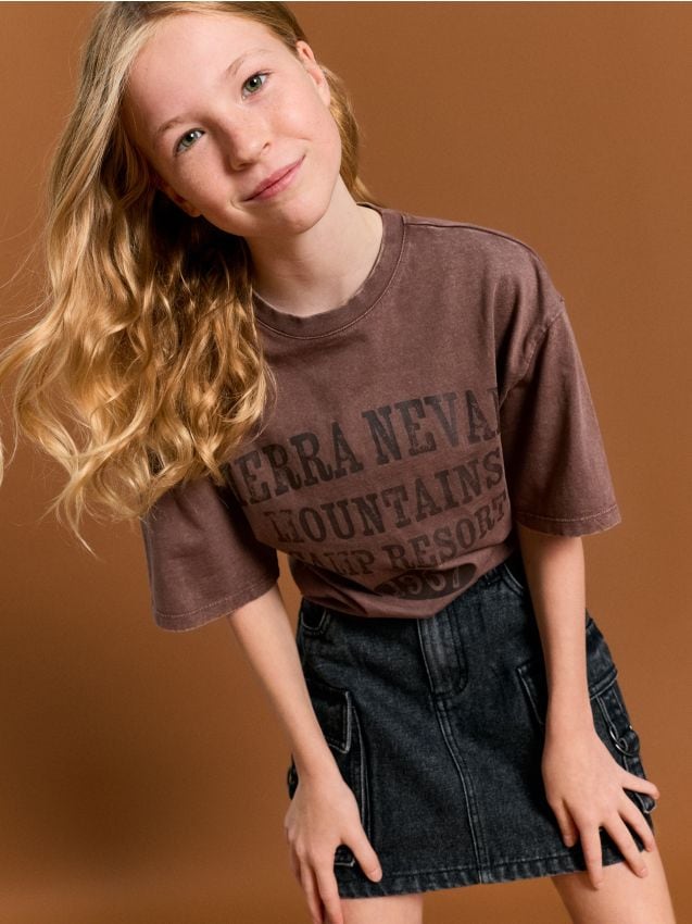 Sinsay - Tricou din bumbac cu inscripție - maro-închis