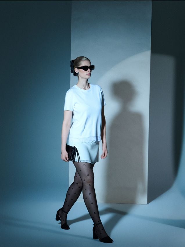 Sinsay - Bluză tricotată cu dantelă la tiv cu vâscoză - crem