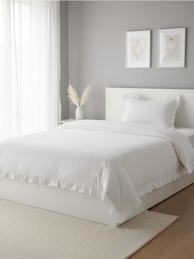 Sinsay - Set de lenjerie de pat cu volane și textură delicată - alb