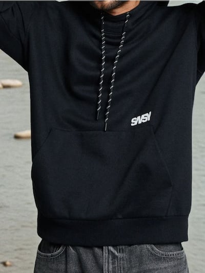 Hoodie z visokim ovratnikom