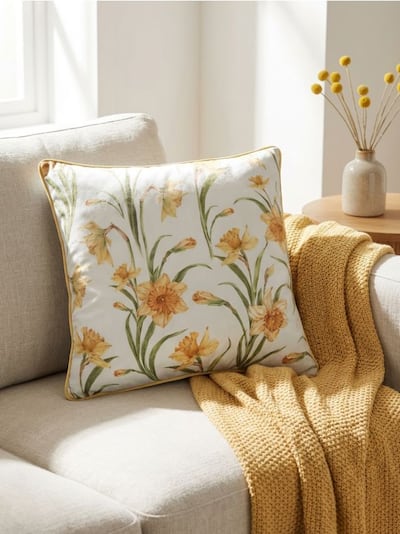 Декоративна подушка з квітами