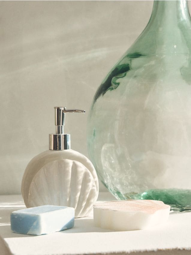 Sinsay - Dozator de săpun cu suport pentru burete și motiv marin - alb