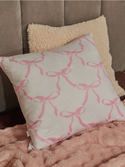 Jastučnica sa motivom mašnica