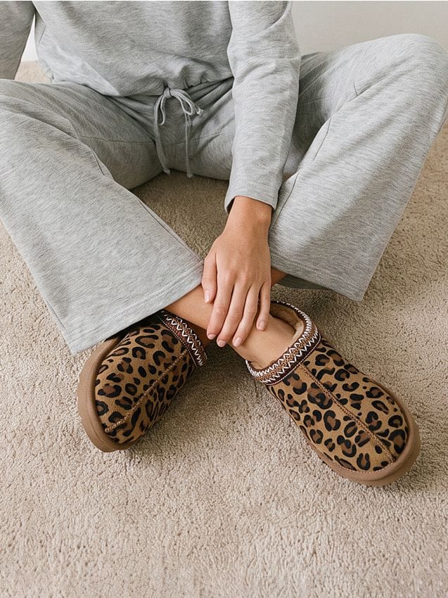Sinsay - Ghete de zăpadă scurte din imitație de piele întoarsă cu imprimeu leopard - multicolor