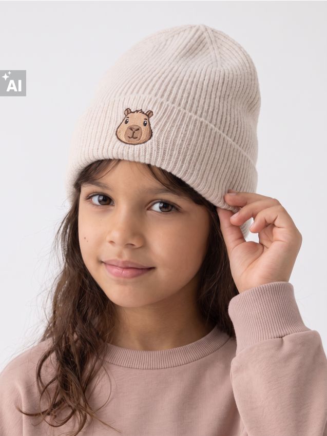 Sinsay - Căciulă beanie reiată cu motiv capibara - bej