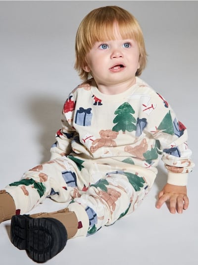 Komplet gornjeg dela trenerke i pantalona