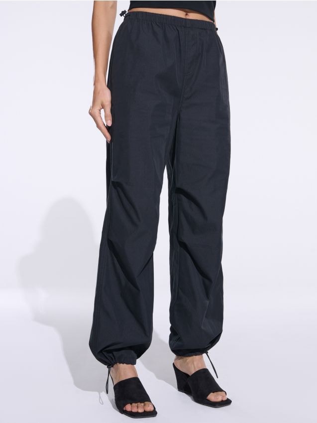 Sinsay - Pantaloni parachute - negru