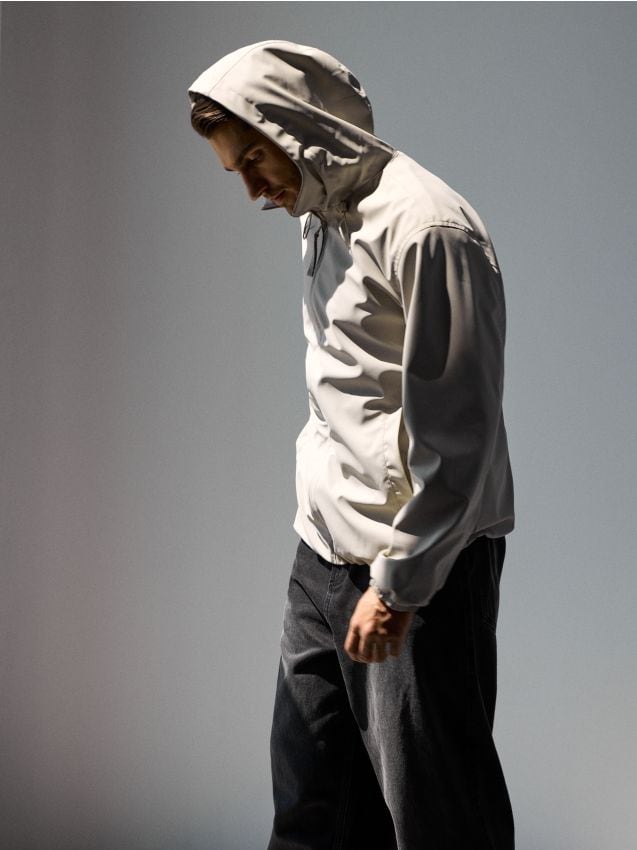 Sinsay - Jachetă ușoară windbreaker cu glugă - nude