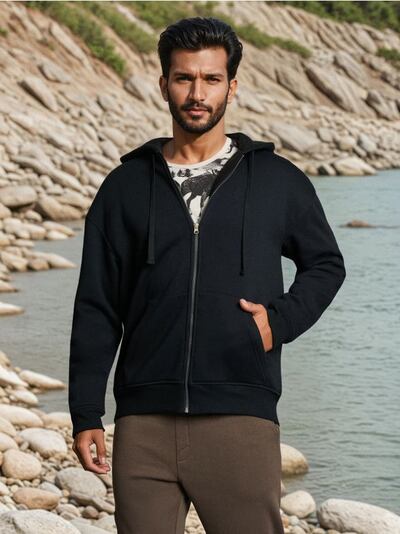 Jopa s kapuco in zadrgo