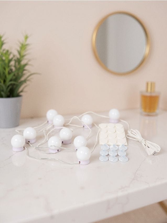 Sinsay - Ghirlandă luminoasă LED pentru măsuță de toaletă - alb