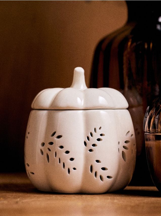 Sinsay - Cutie ceramică în formă de dovleac cu model ajurat - alb