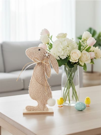Stehende Osterdekoration in Form eines Hasen
