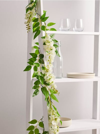 Girlanda ze sztucznej rośliny