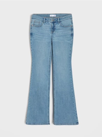 Farmerke na trapez sa srednjim strukom