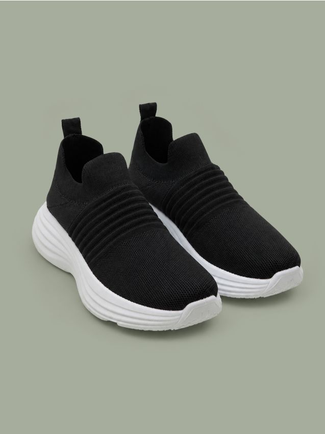 Sinsay - Teniși slip-on cu partea superioară tricotată - negru