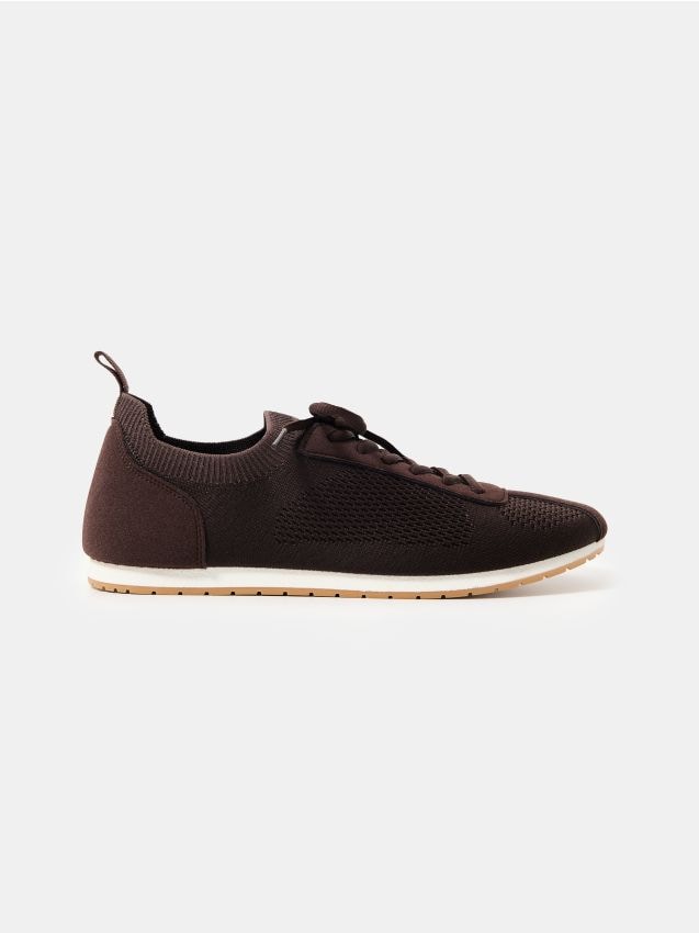 Sinsay - Sneakers cu plasă și inserții din imitație de piele întoarsă - maro-închis
