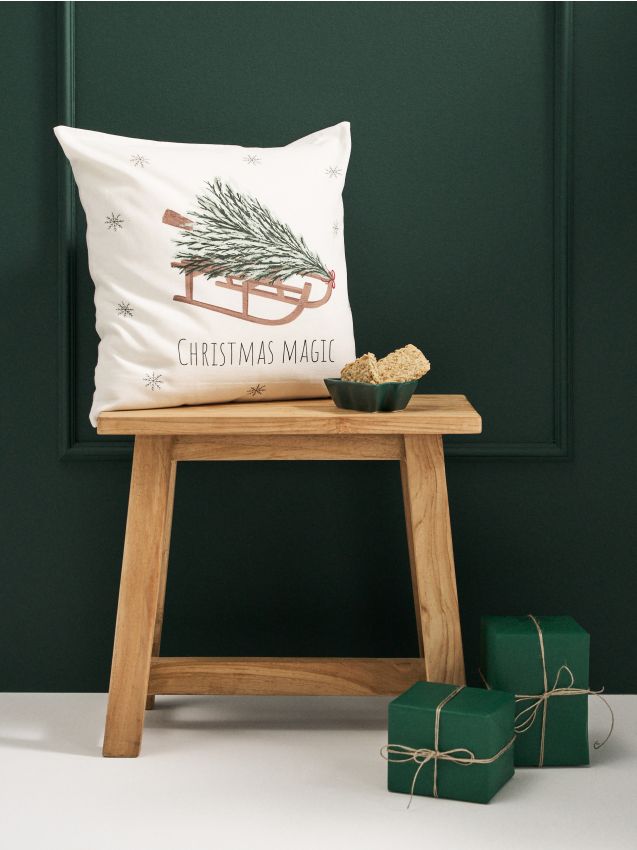 Sinsay - Vianočná vankúš s potlačou saní a vianočného stromčeka - bledozelená