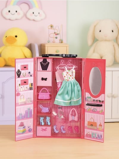 Játék – Ruhásszekrényes játékkészlet kiegészítőkkel