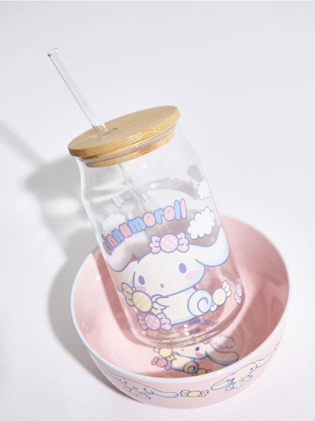 Sinsay - Cană din sticlă cu capac din bambus și pai Cinnamoroll - multicolor