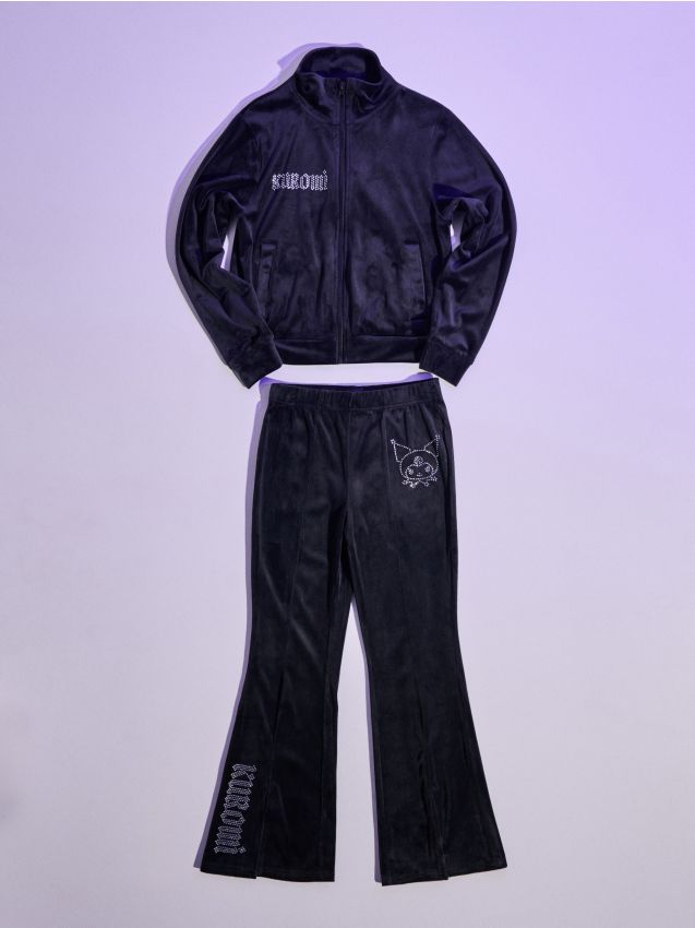 Sinsay - Pantaloni flare cu aplicație decorativă din strasuri Kuromi - negru