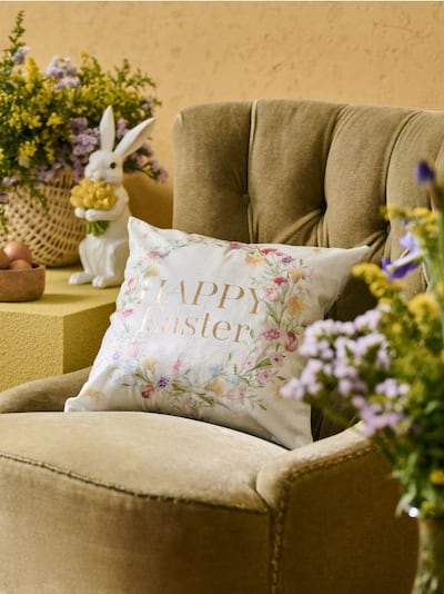 Великодня наволочка з написом "Happy Easter"