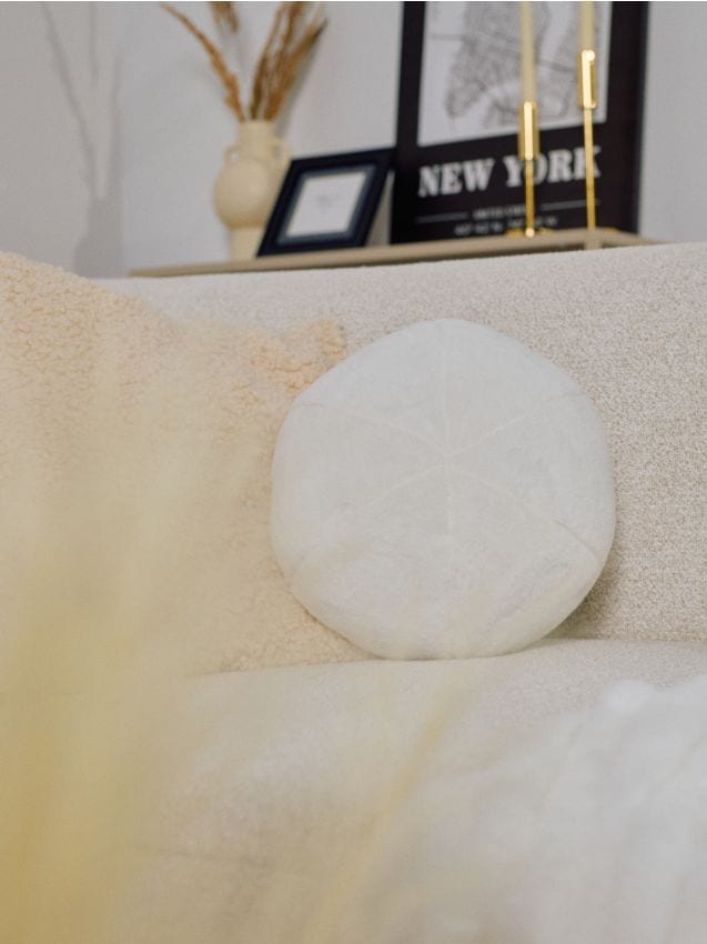 Sinsay - Vankúš s umelou kožušinou - biela