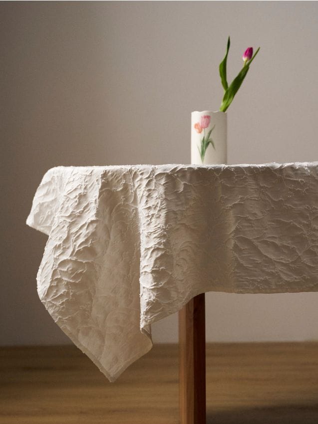 Sinsay - Față de masă cu model vegetal brodat - crem