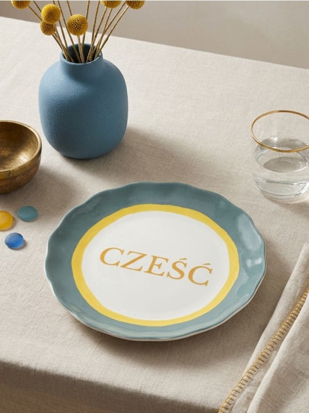Piatto in ceramica con la scritta Cześć - multicolor