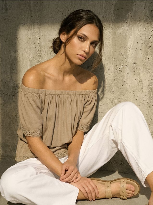 Sinsay - Bluză tip cămașă cu paspoal brodat cu vâscoză - galben-pal