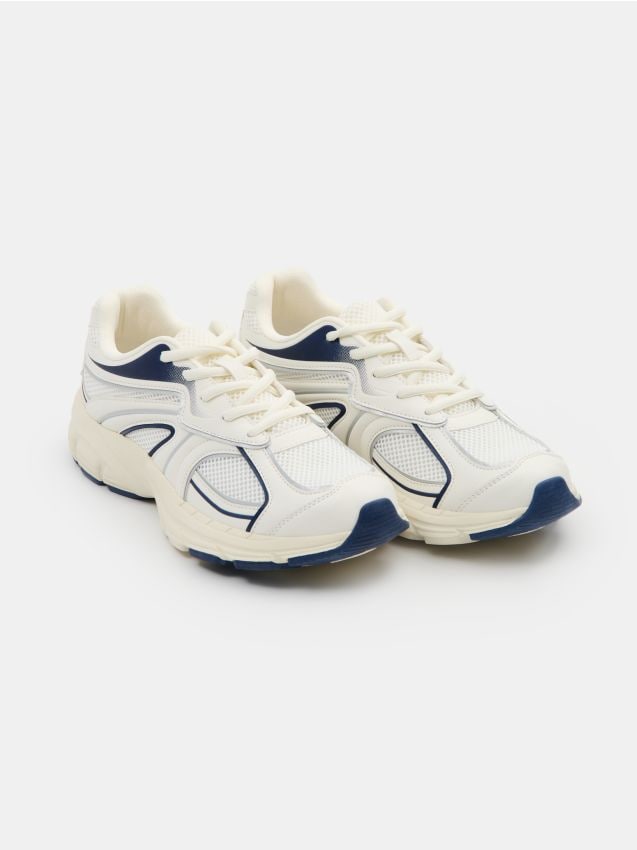 Sinsay - Sneakers cu plasă și inserții contrastante - crem