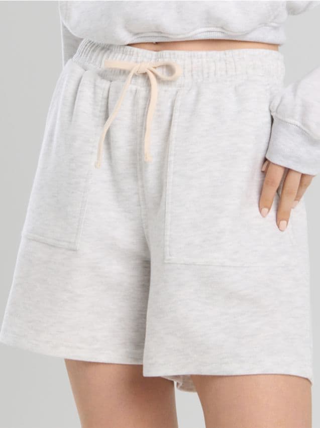 Sinsay - Pantaloni scurți de trening cu craci largi - gri deschis