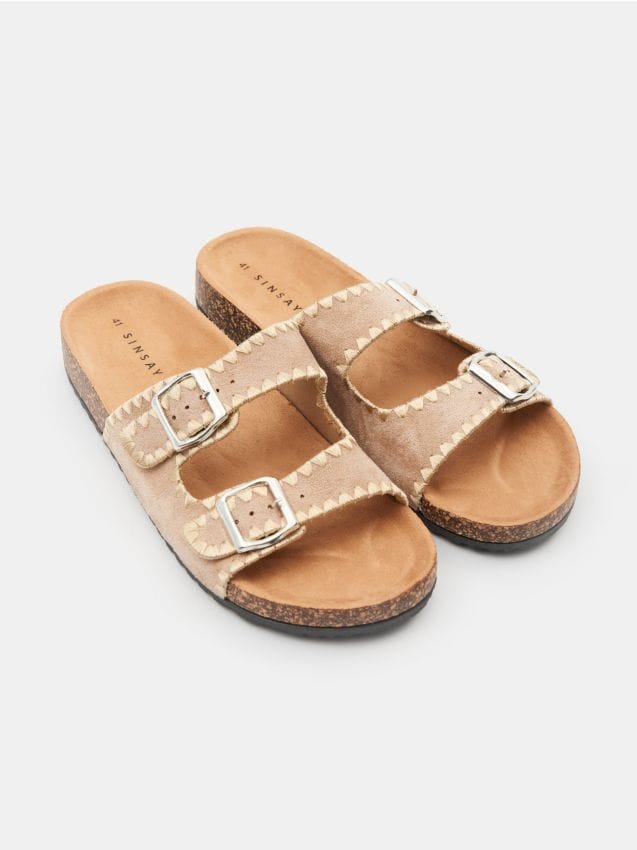 Sandalen mit zwei Riemen