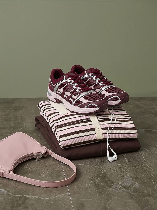 Sinsay - Sneakers cu plasă și inserții contrastante - bordo