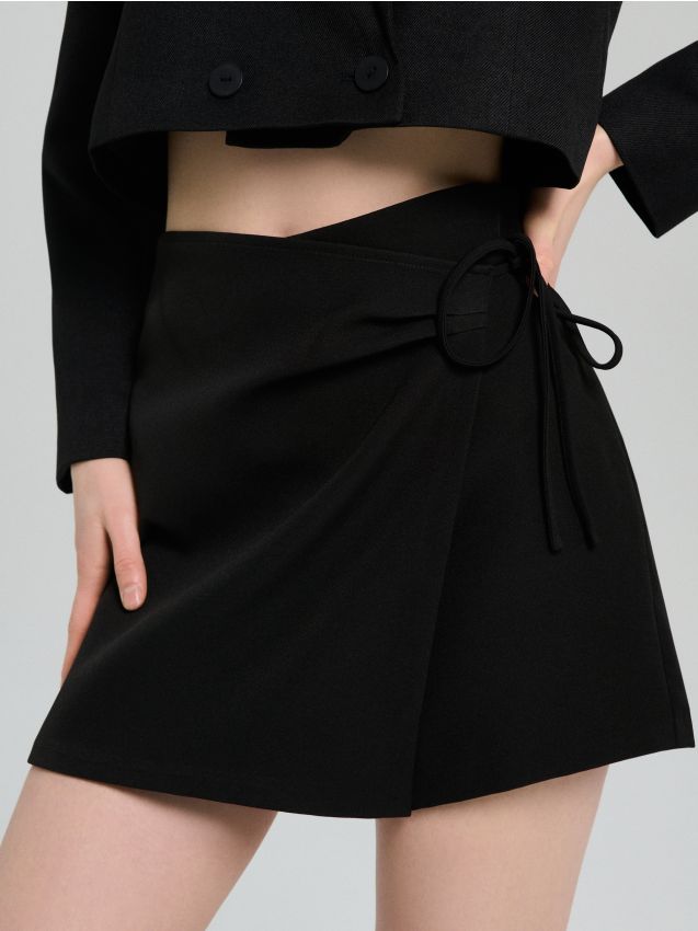 Sinsay - Spódnico-spodenki z ozdobnym wiązaniem - czarny