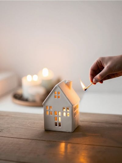 Κηροπήγιο σε σχήμα σπιτιού