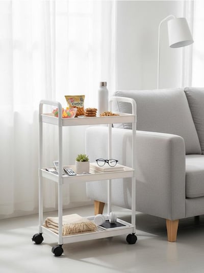 Dreistufiges Regal auf Rollen