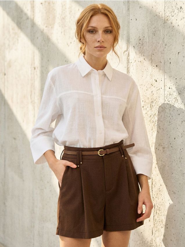 Sinsay - Șorturi simple cu curea cu vâscoză - maro