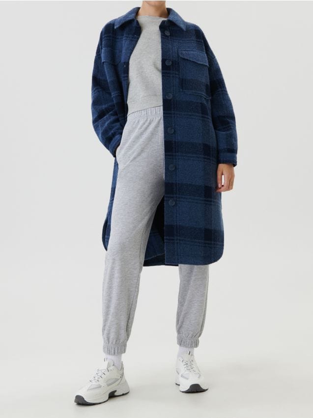 Sinsay - Dlhý károvaný kabát - tmavomodrá