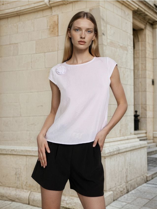 Sinsay - Bluză tip cămașă cu floare 3D - alb