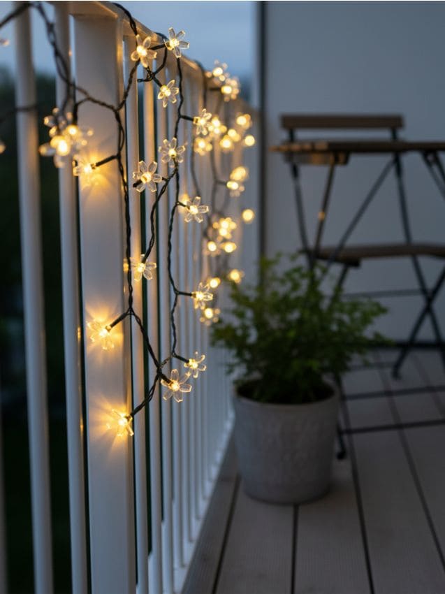 Sinsay - Ghirlandă LED solară în formă de flori - alb